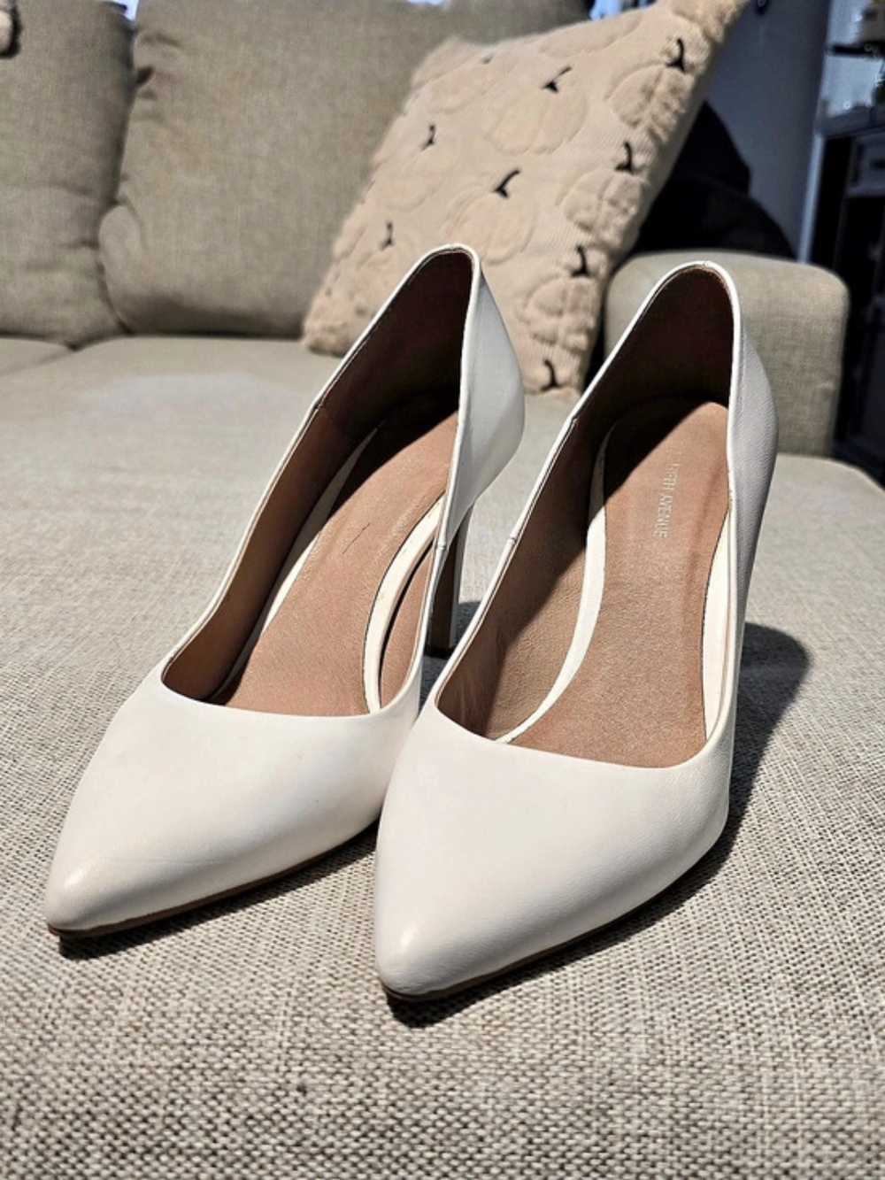 Saks Fifth Avenue Pointed Toe Pumps in Cream US 7.5